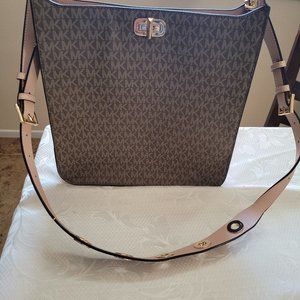 Michael Kors Briley Large Messenger
